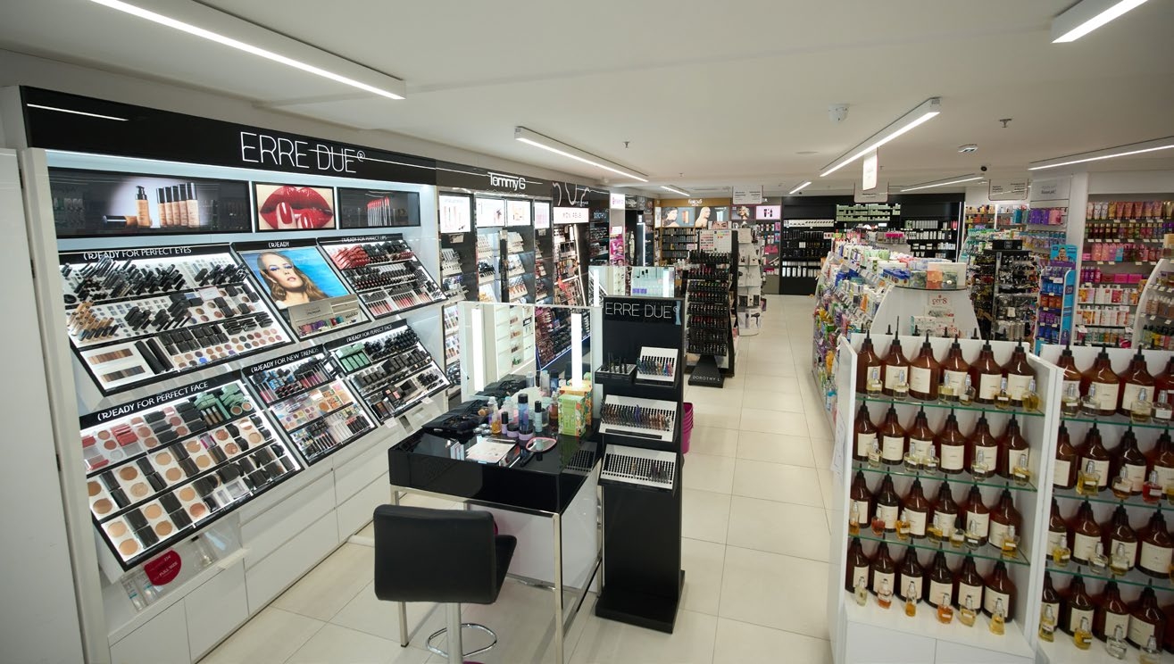 Hondos center picture