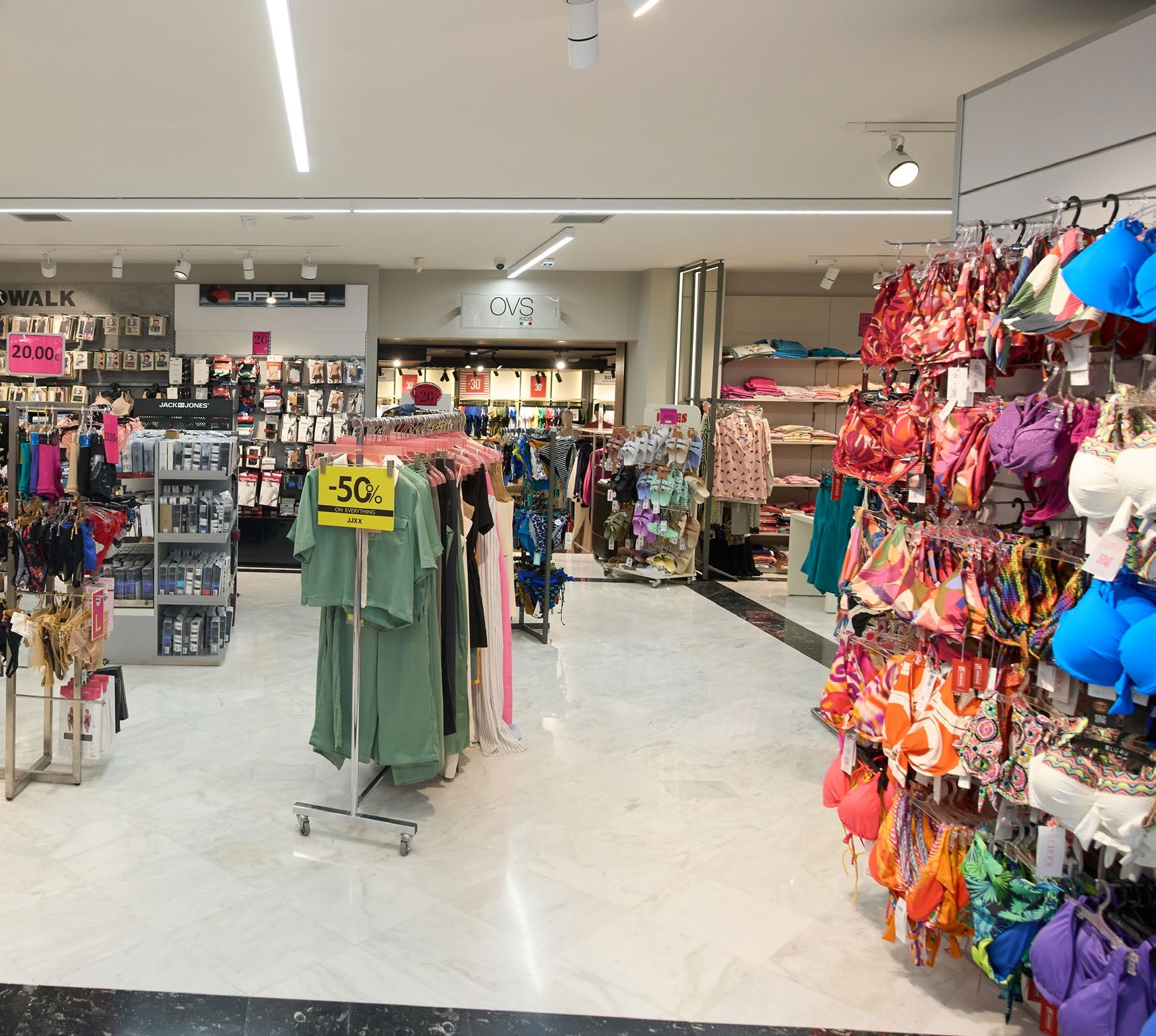 Hondos center picture